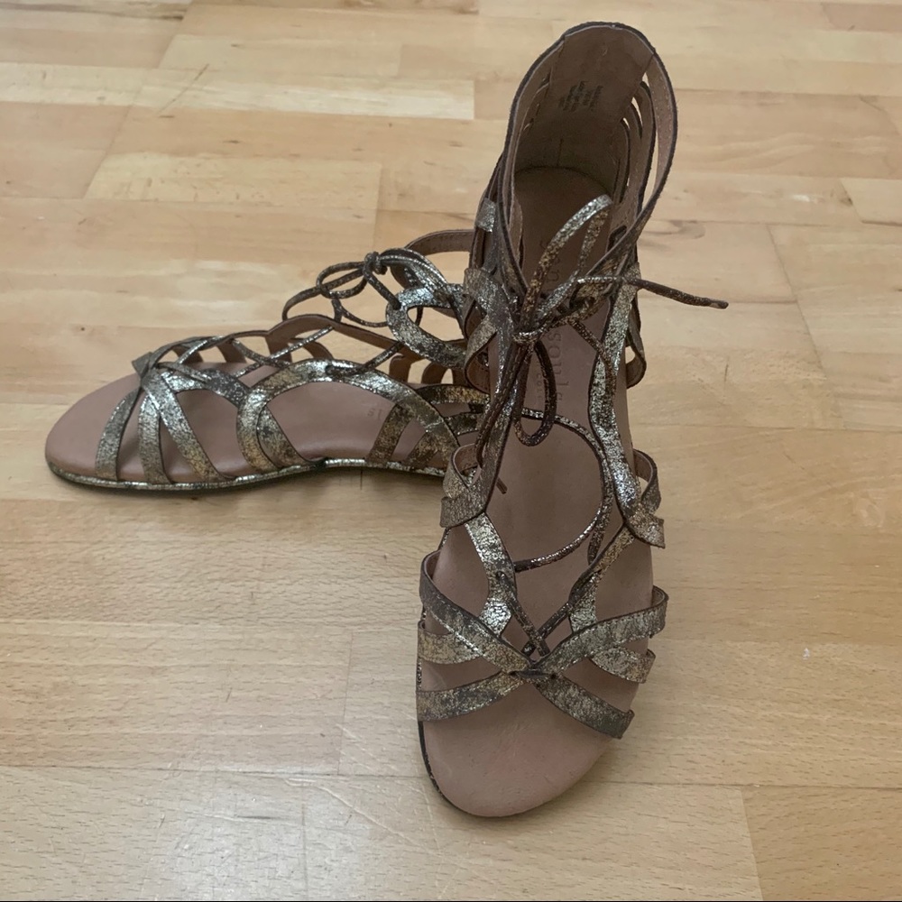 Gentle Souls Pewter Gold 8.5 Gladiator Sandals New